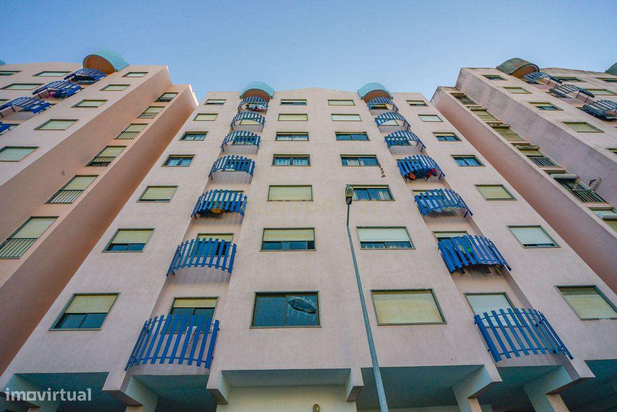 Apartamento T2 com 75 m², situado numa zona central e muito procurada-18