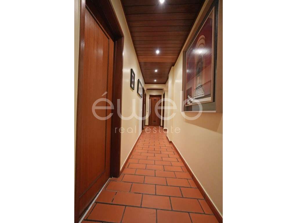 Apartamento T3 com varanda, Luísa Todi-26