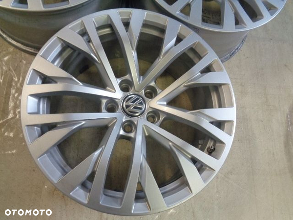 FELGI ALUMINIOWE 18 VW TOUAREG III 8J 5X112 ET25 - 6