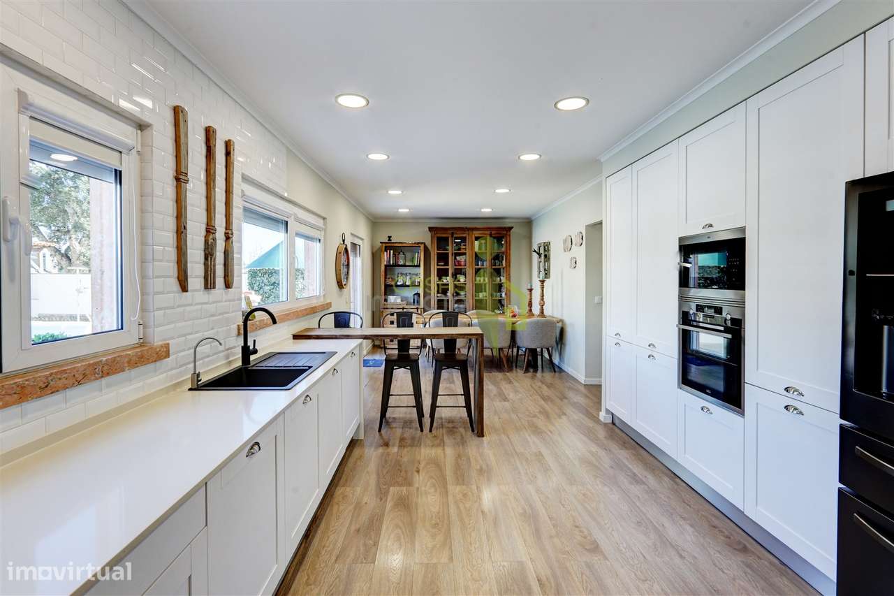 Moradia Clássica T3 transformada em T4, em Rio de Mouro, Sintra-7