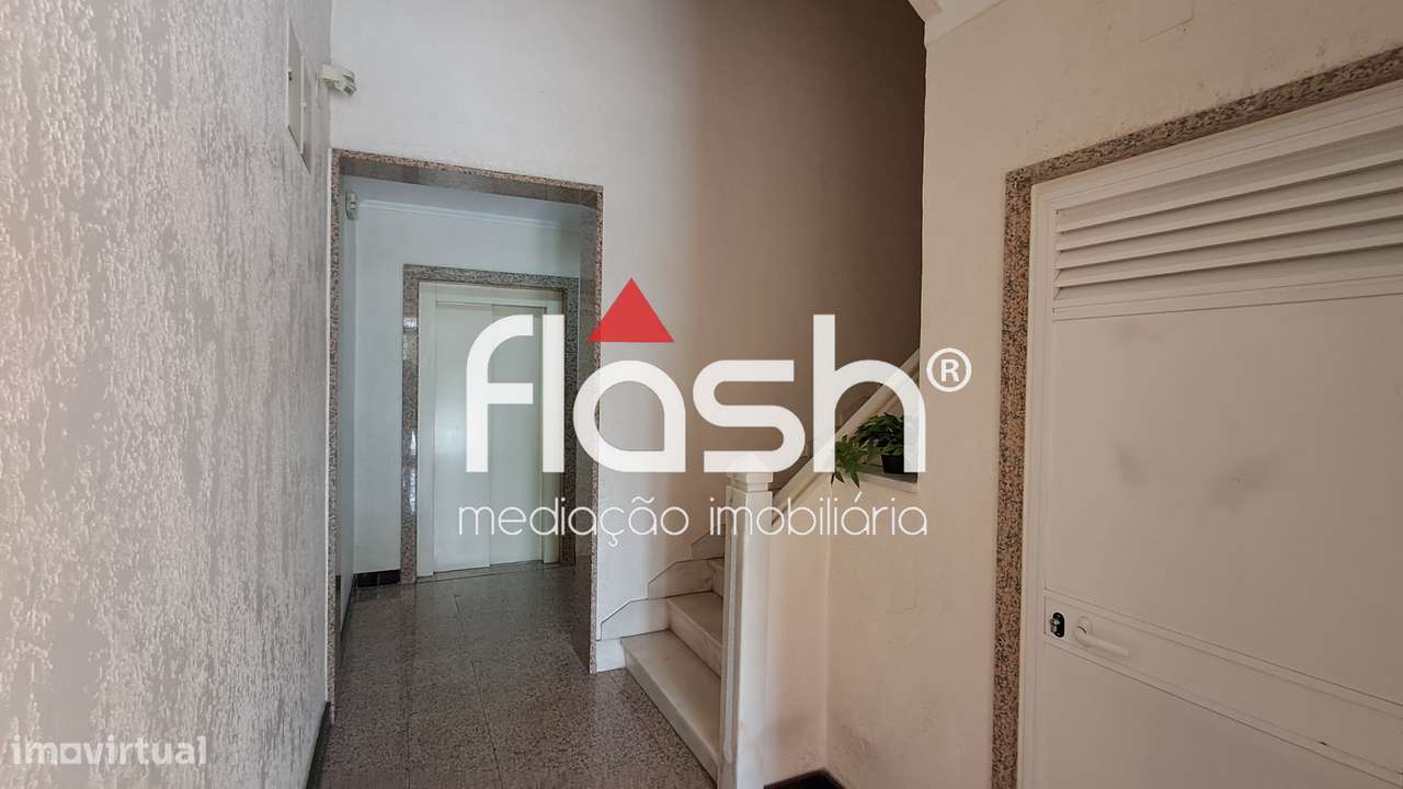 Apartamento T3 com 4 parqueamentos em Odivelas-25