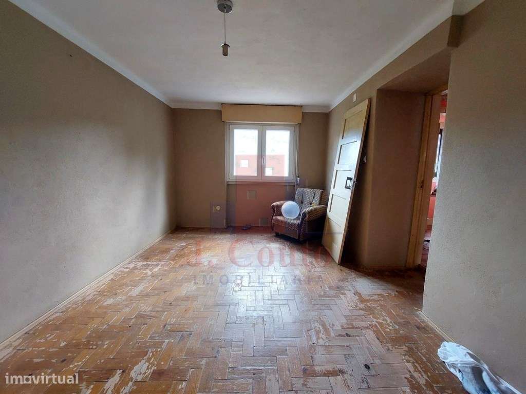 Casa Antiga para Restauro, Salir de Matos-18