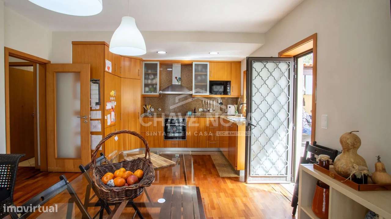 Moradia V3 de quatro frentes - Perosinho-0