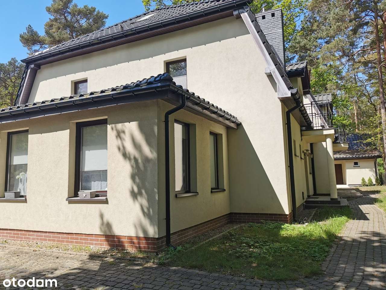 Uroczy pensjonat w lesie, blisko morza.-18