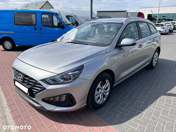 Hyundai I30 1.5 DPI Classic + - 27