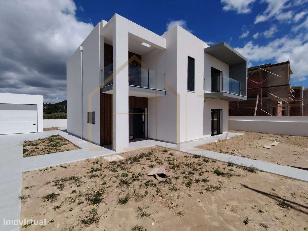 Magnífica Moradia T4 com Garagem e Piscina. Vendas de Azeitão-6
