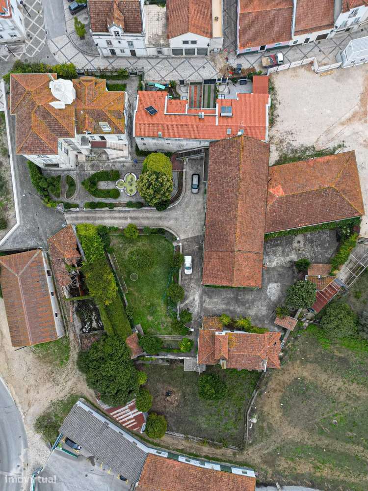 Palacete único dos anos 30 do séc. XX ergue-se no coração de Alcanena - Grande imagem: 4/60