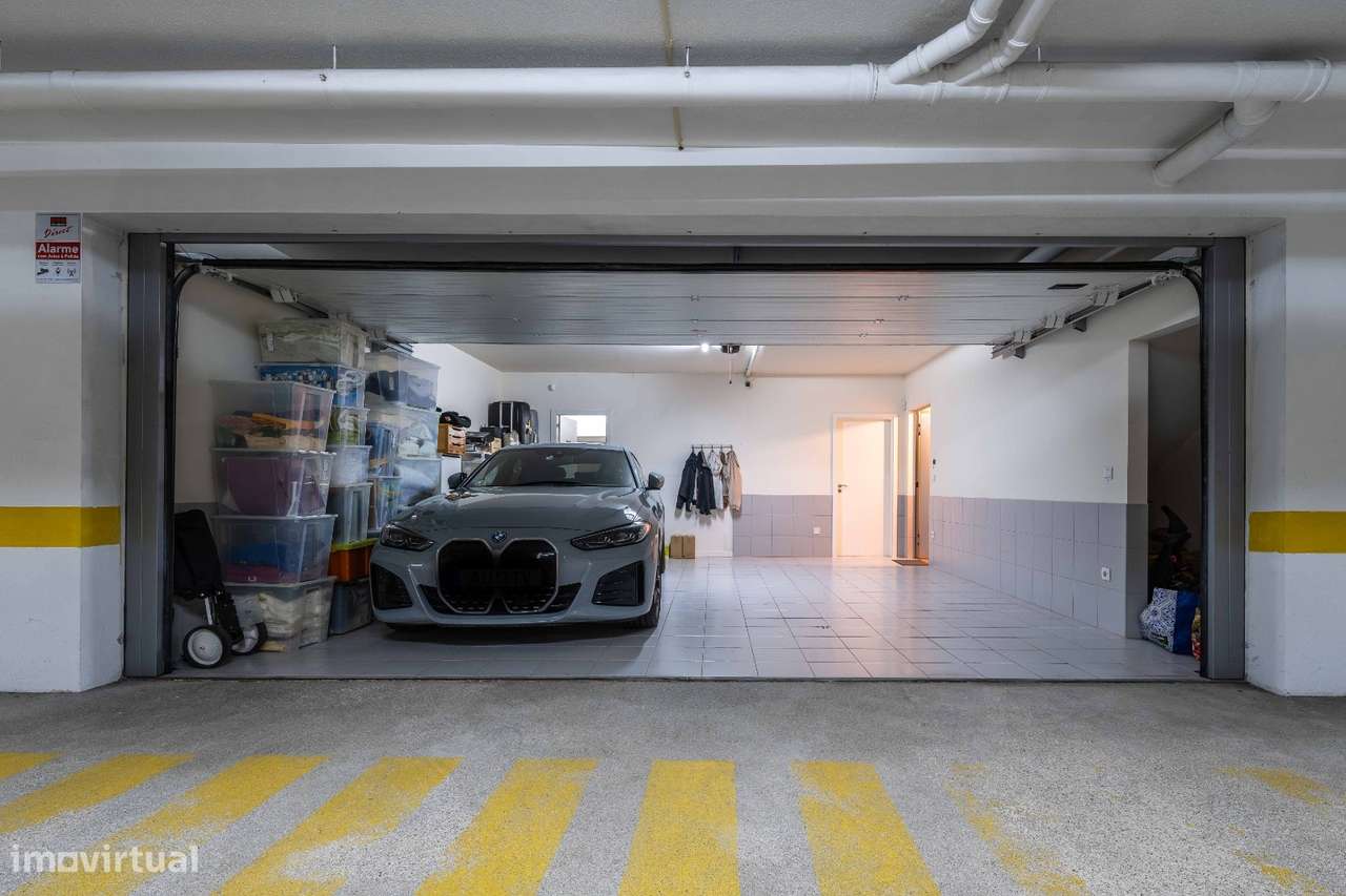 Moradia T4, em banda, de cave, rés-do-chão e andar, como nova!-27