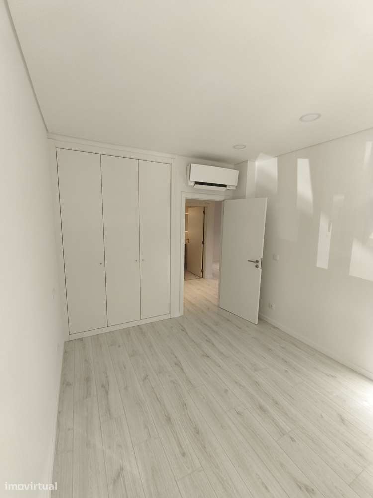 Apartamento T2 Novo c/ 2 Parques de Estacionamento-6