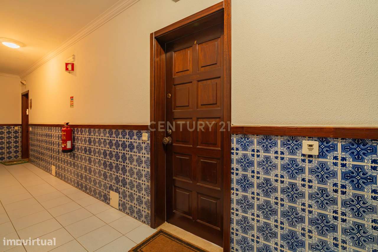 Apartamento T2 à Venda | Nazaré | Vista Lateral para o Mar-26