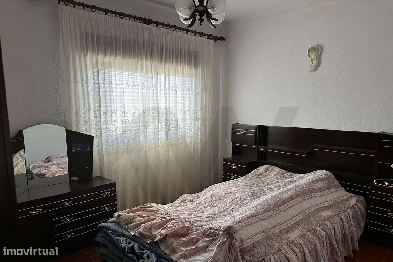 Moradia T3 e garagem para renovar, em Escaroupim - Salvaterra de Magos - Grande imagem: 5/35