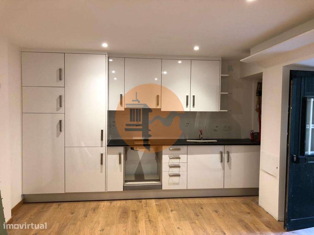 Prédio com 5 Apartamentos T0 - Grande imagem: 2/32