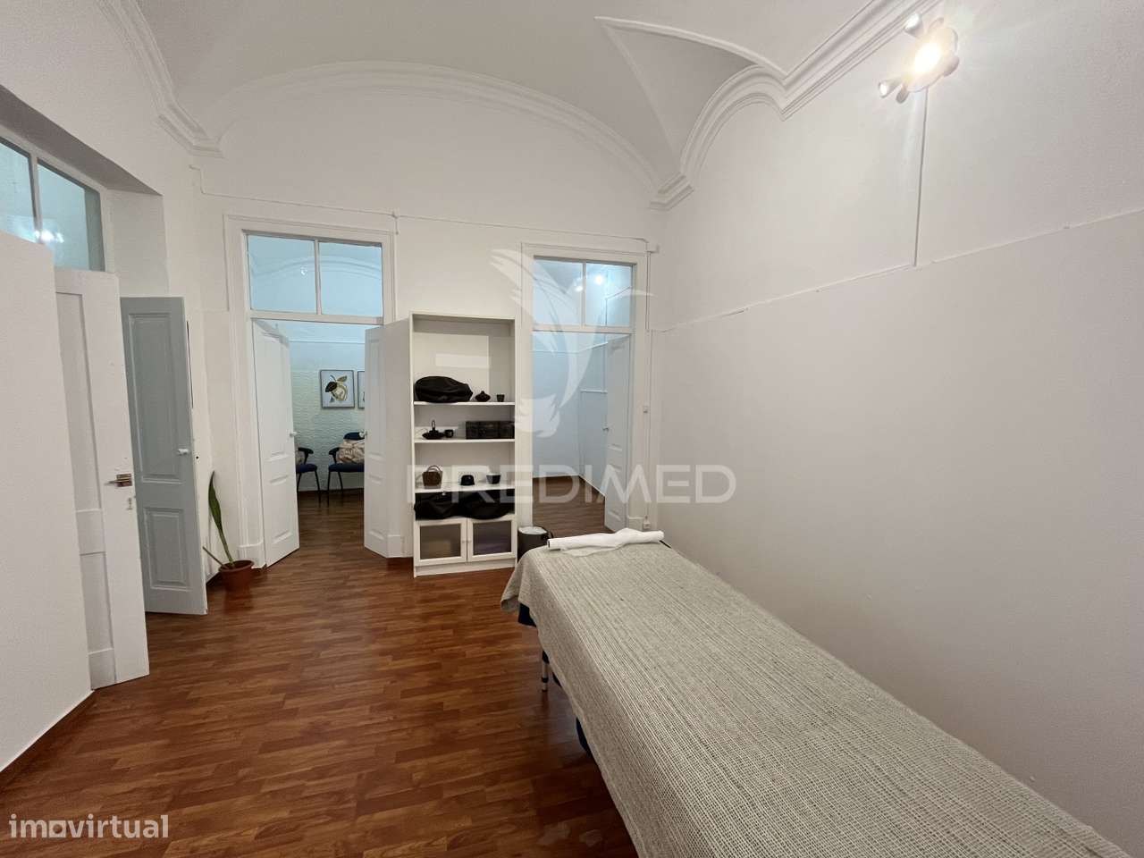 Arrendamento – Espaço com 3 Salas Interligadas + Sala no 1.º Andar... - Grande imagem: 2/11