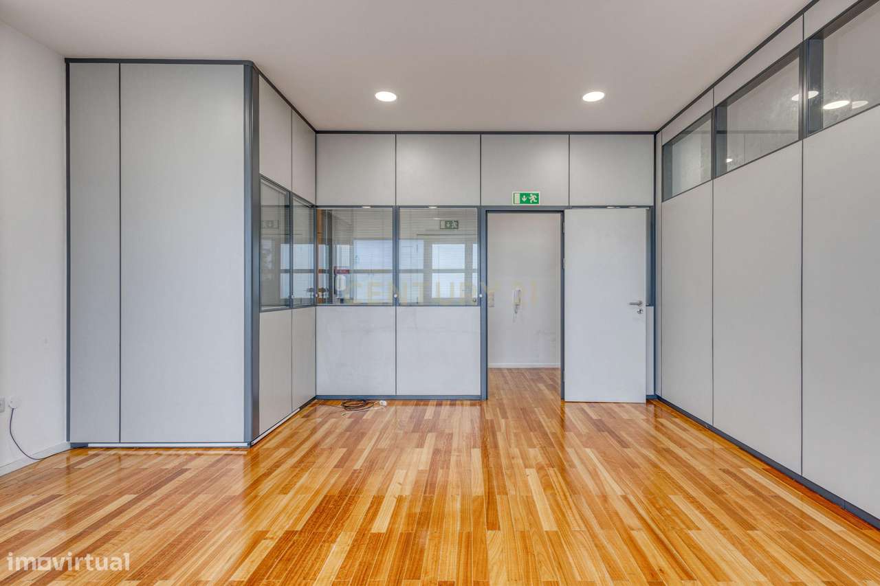 Escritório junto ao Metro do Aeroporto - Grande imagem: 5/16