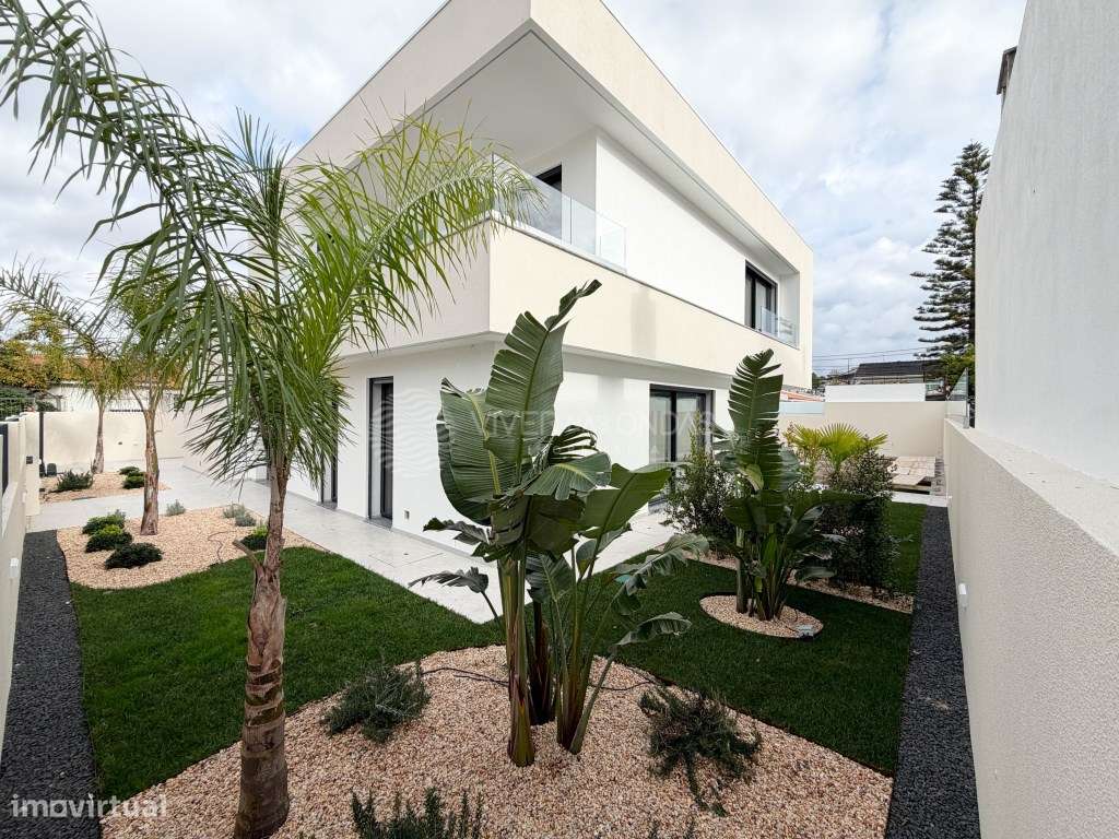 Moradia T4 com 4 Suites, Piscina e Garagem em Belverde, Seixal - Grande imagem: 4/49