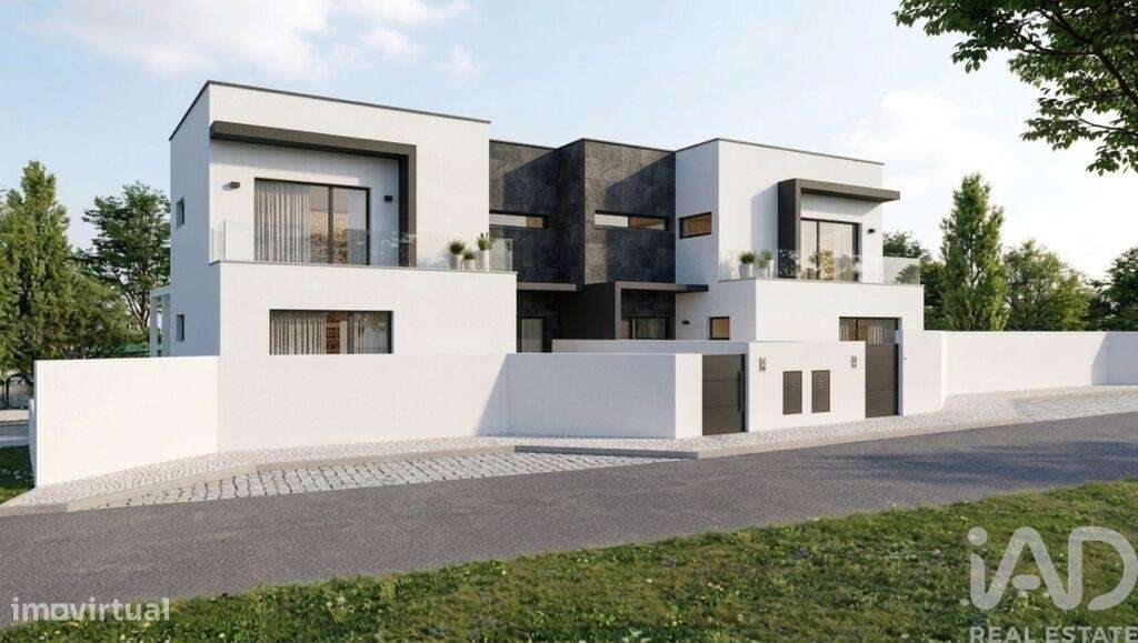 Moradia Geminada T4 Em Santa Catarina Da Serra E Chainca De 184 M2