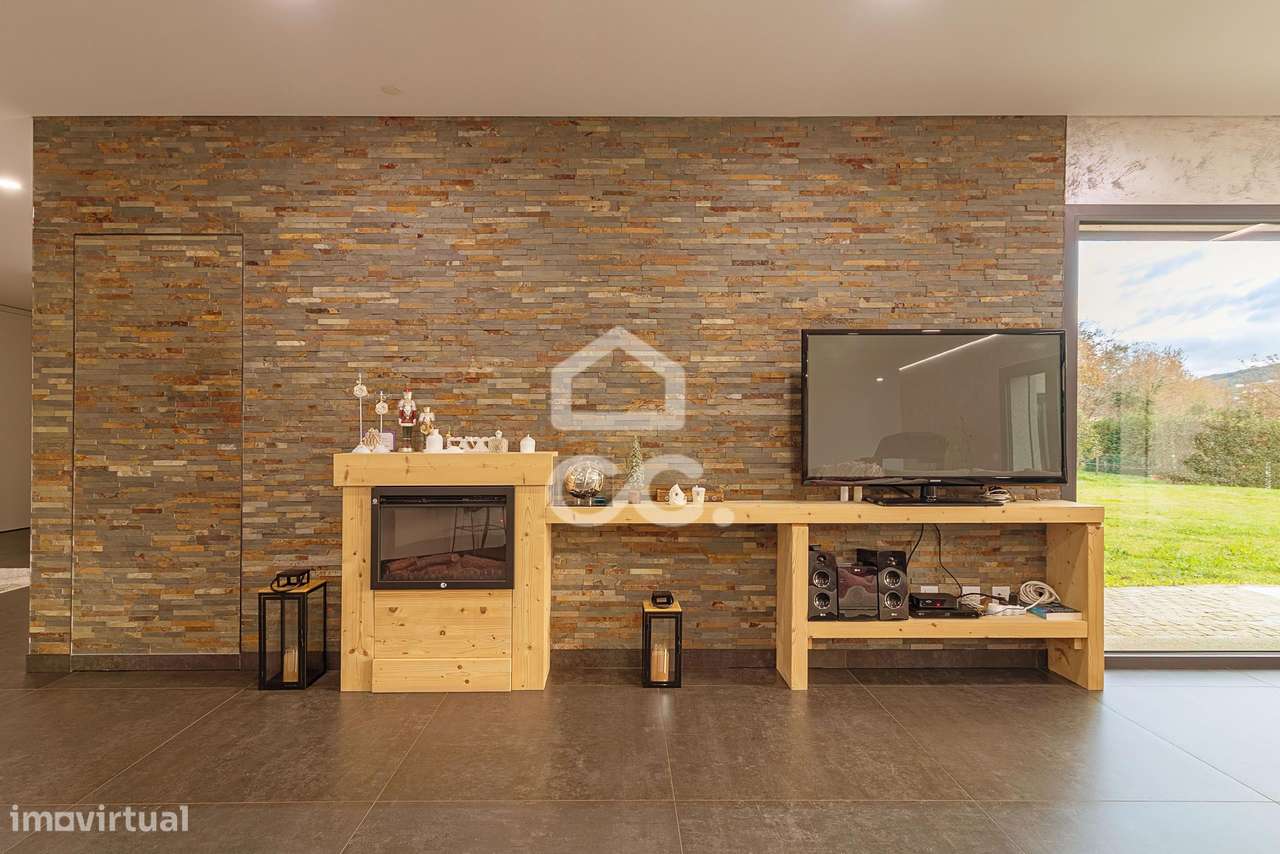 Moradia Térrea de Luxo com Cave | Conforto, Eficiência e Espaço Exteri-40