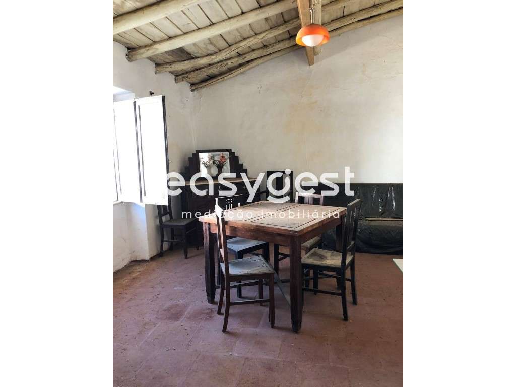 Moradia V5 localizada na típica aldeia alentejana de Selmes - Grande imagem: 3/15