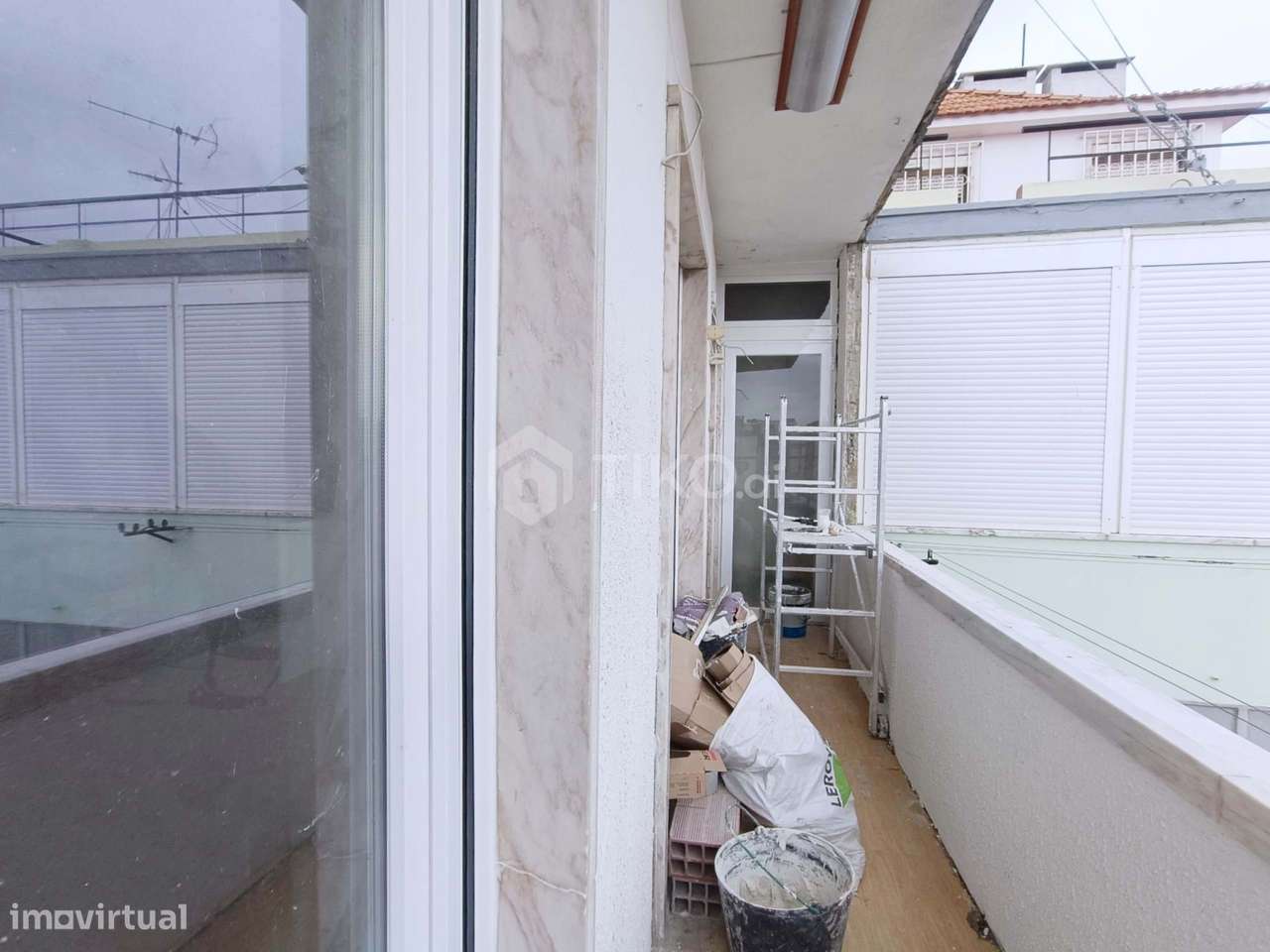 Apartamento T3 remodelado, equipado e  Varanda – Benfica - Grande imagem: 4/26