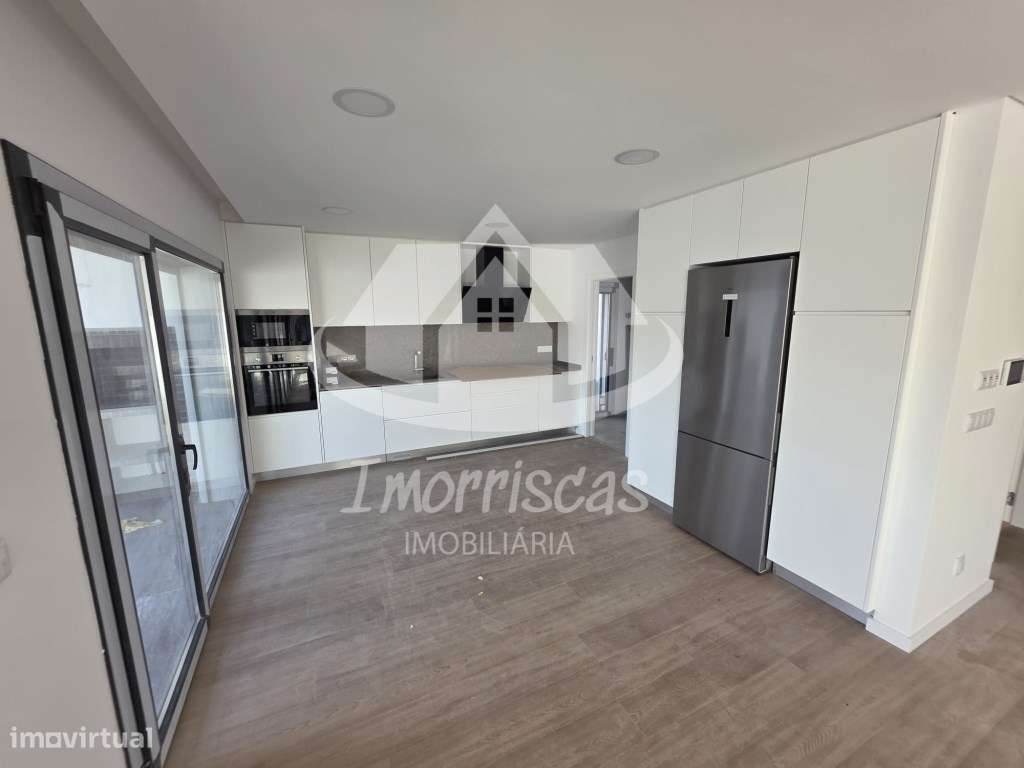 Moradia T3+1 na Portela de Azóia, em Santa Iria de Azóia-7