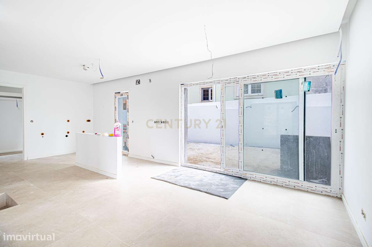 Moradia V4 Moderna com Jardim e Garagem, em Zona Privilegiada de Torre - Grande imagem: 2/33