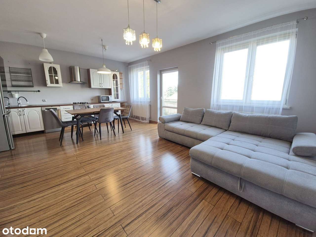 mieszkanie 64 m2 dobra lokalizacja– 3 pokoje, balkon,miejsce postojowe-3