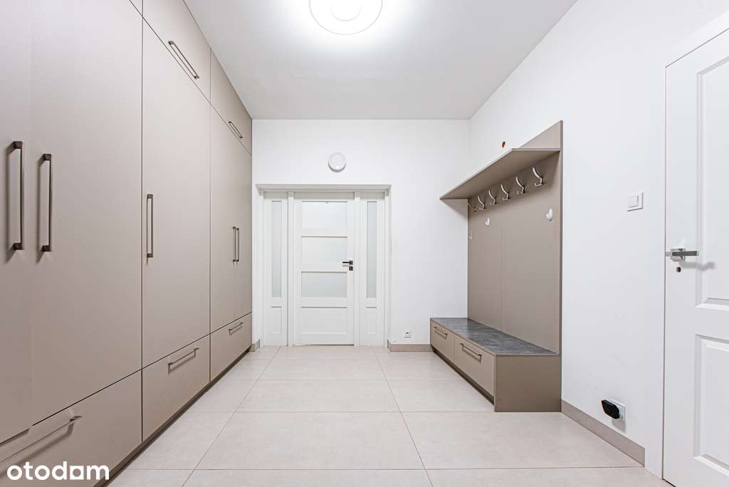 Ekskluzywna posiadłość ze stawem na dużej działce.-17