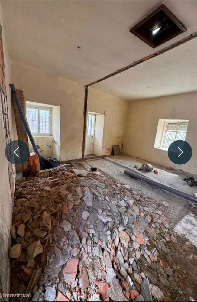 Prédio com 3 Habitações, Garagem e Terreno em Grijó-17