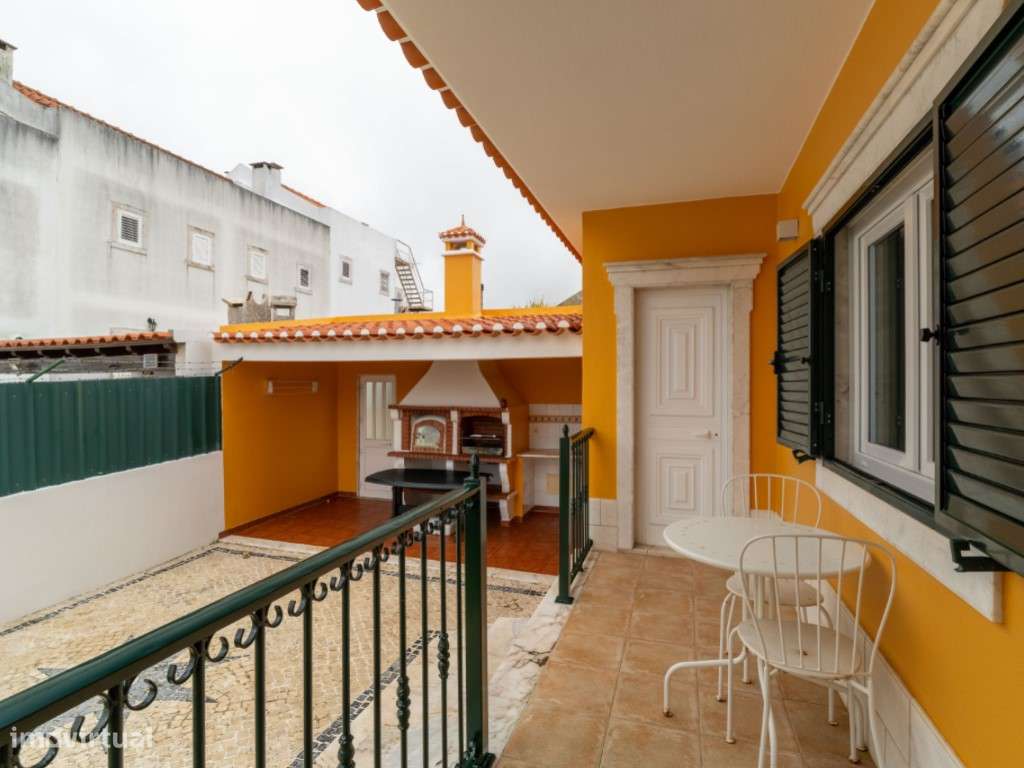 Moradia T4+1 localizada no bairro do 'Casal Novo'.-29