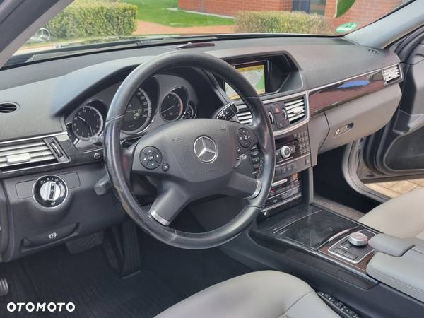 Mercedes-Benz Klasa E 350 CDI BlueEff Avantgarde - 23