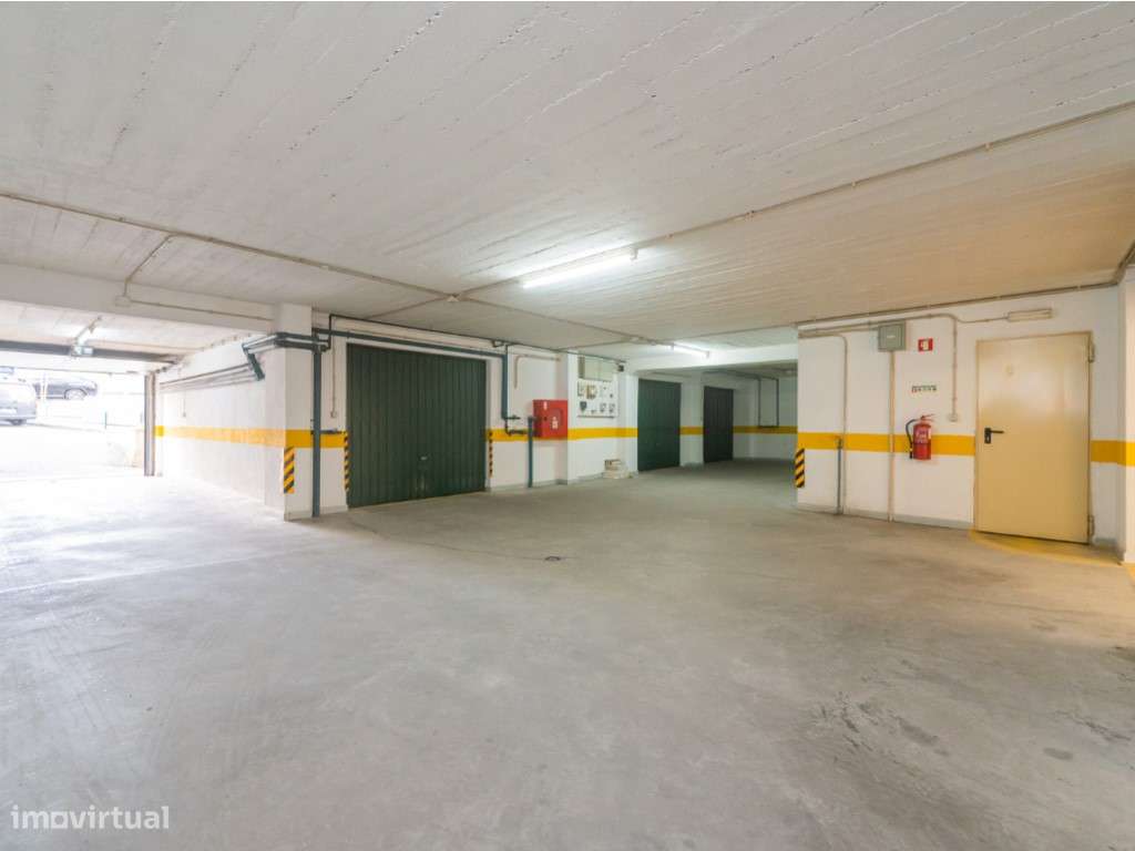 EXCELENTE ESTADO, ÁREA (35m2) E ACESSO (em frente ao portão princip... - Grande imagem: 2/27