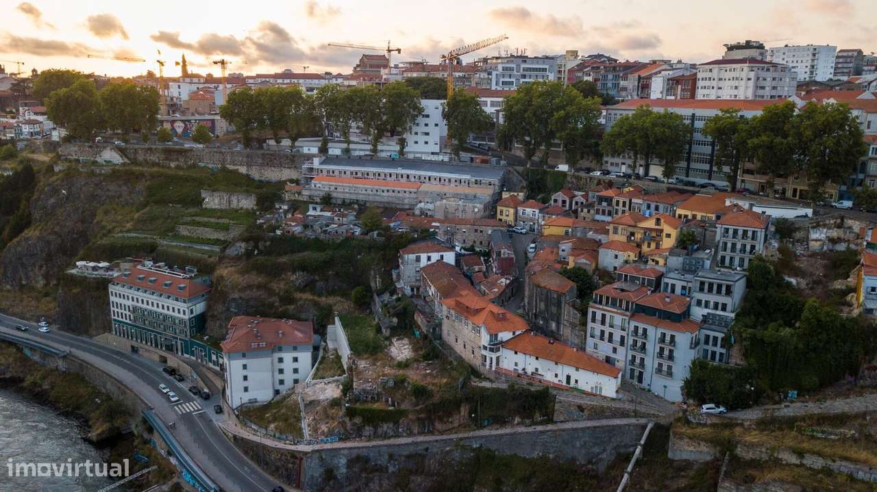 Uma Joia Contemporânea Sobre o Douro - T1 com vistas deslumbrantes-34