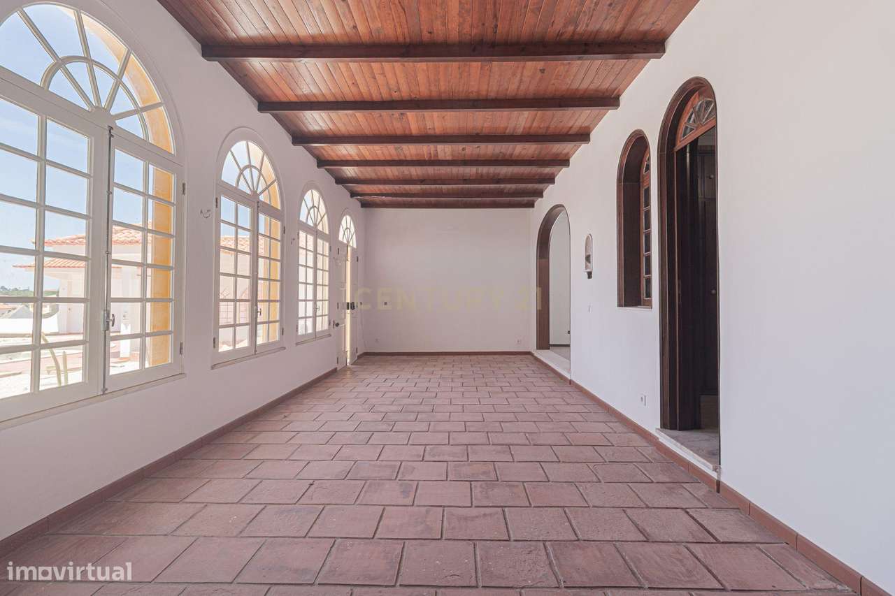 Distinta Moradia, com piscina e adega - perto de praias-8