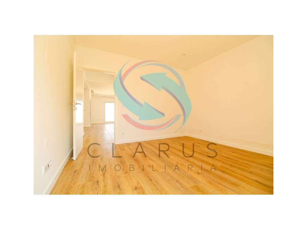 Moradia geminada em Vale de Milhaços-13