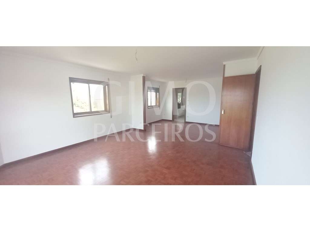 Andar Moradia T3 com jardim a poucos minutos do centro de Oliveira ... - Grande imagem: 3/32