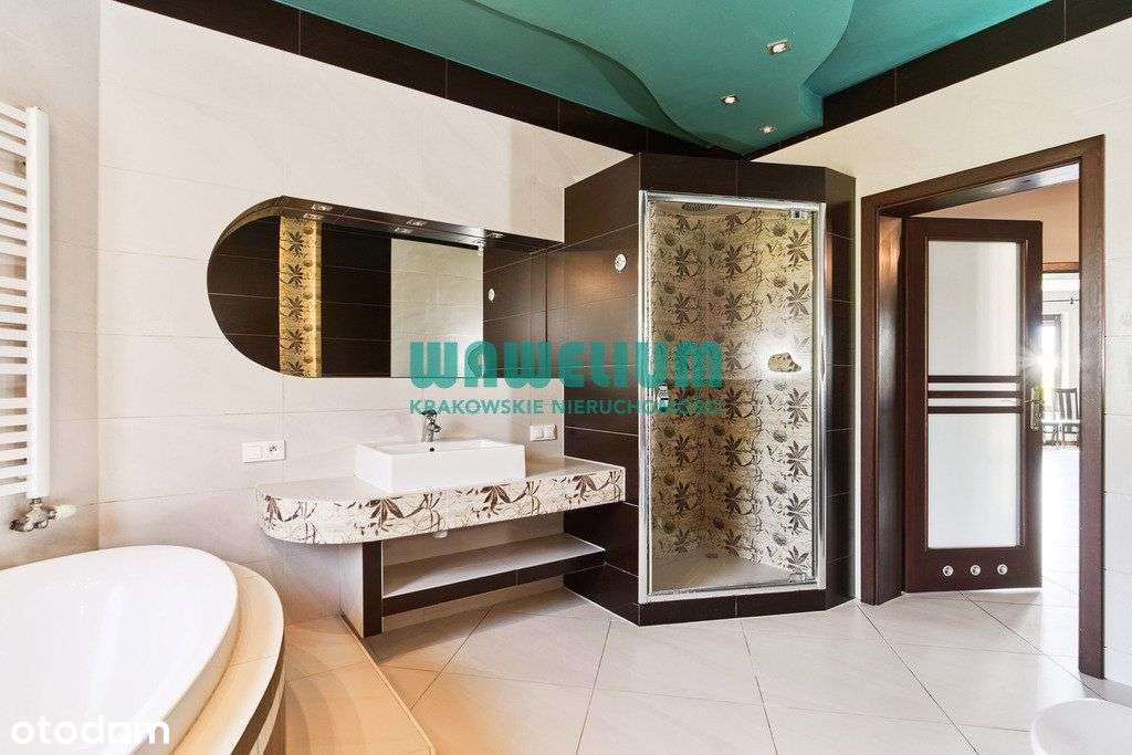 Wyjątkowa nieruchomość w Bilczycach-13