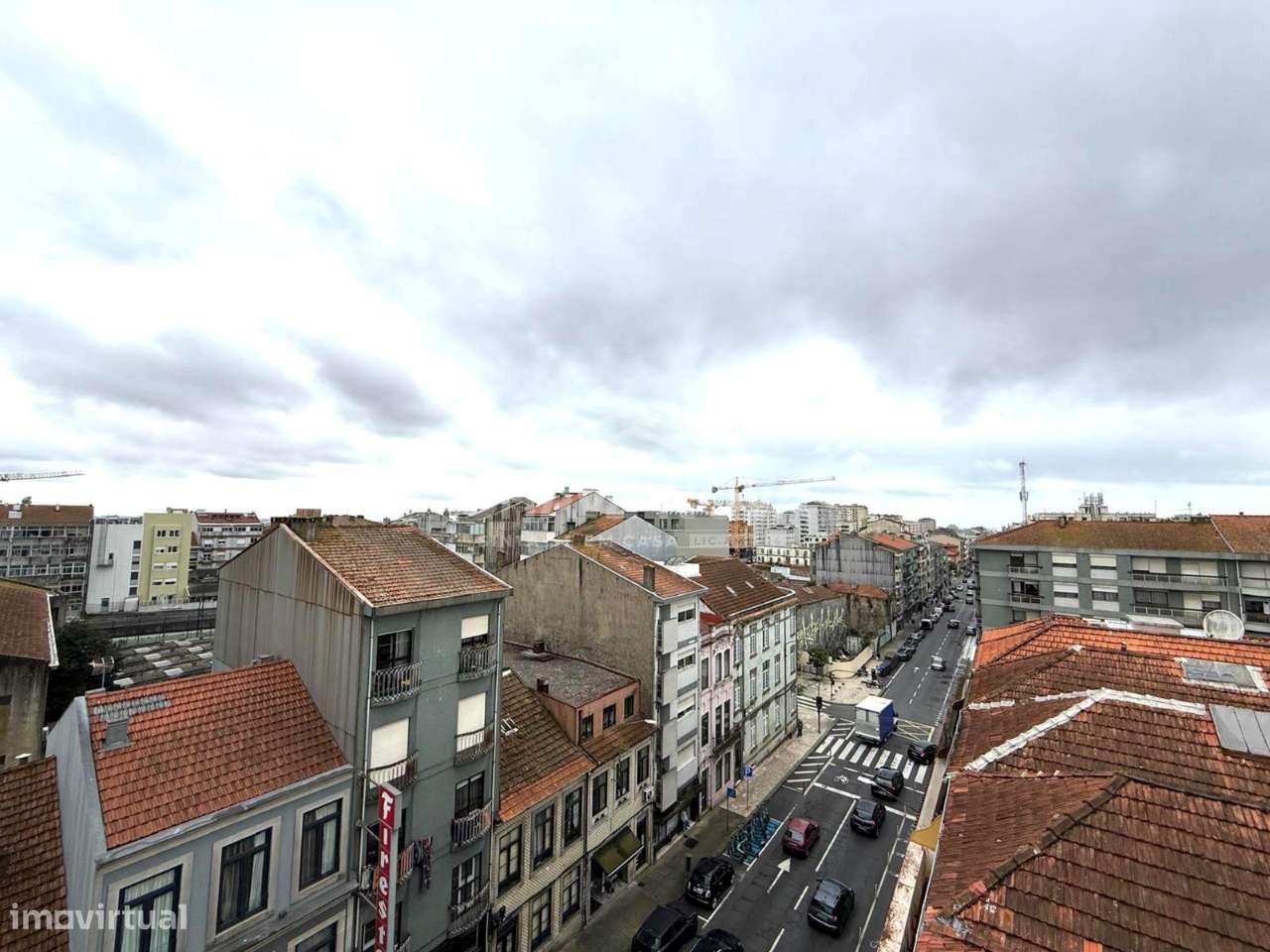 T2 Recuado com 2 Terraços, Garagem e Arrumos – Rua da Constituição - Grande imagem: 4/24