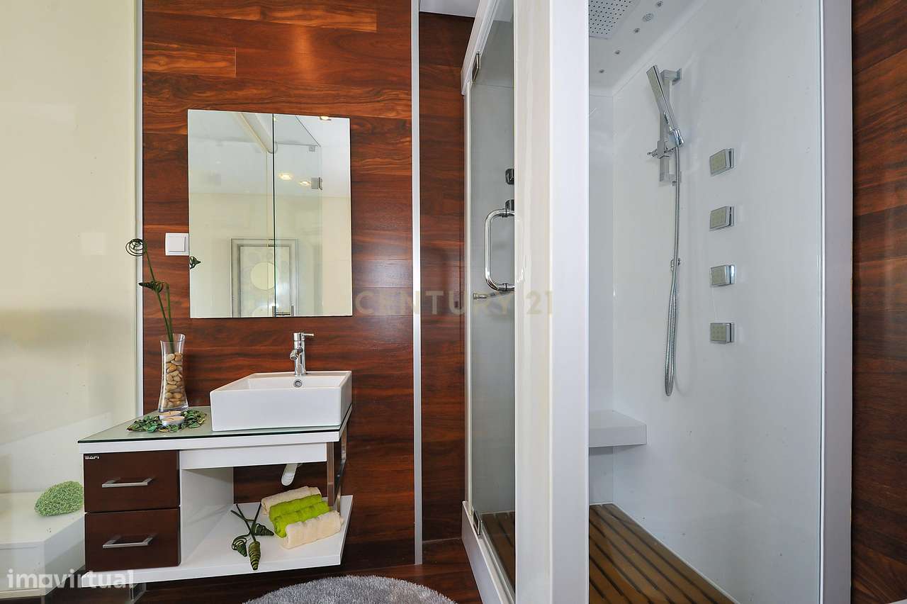 Moradia T3+1 Alto da Parede, em Condomínio Fechado com Vista Mar-26