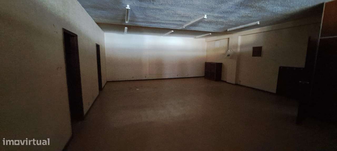 Loja comercial em Darque com estacionamento-11