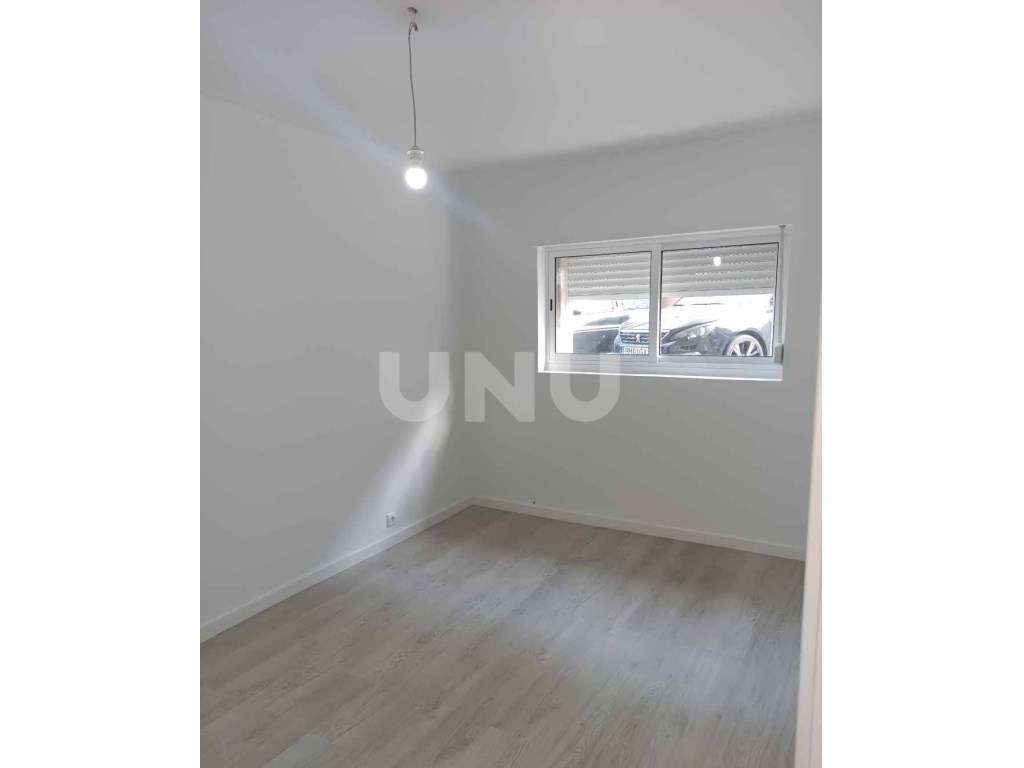 Apartamento T2 + 1 com quintal Remodelado-7