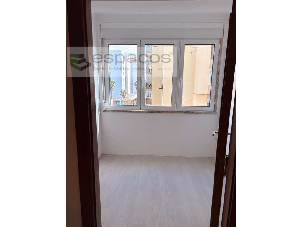 Apartamento remodelado para Arrendamento - Bons Dias, Ramada - Grande imagem: 3/12