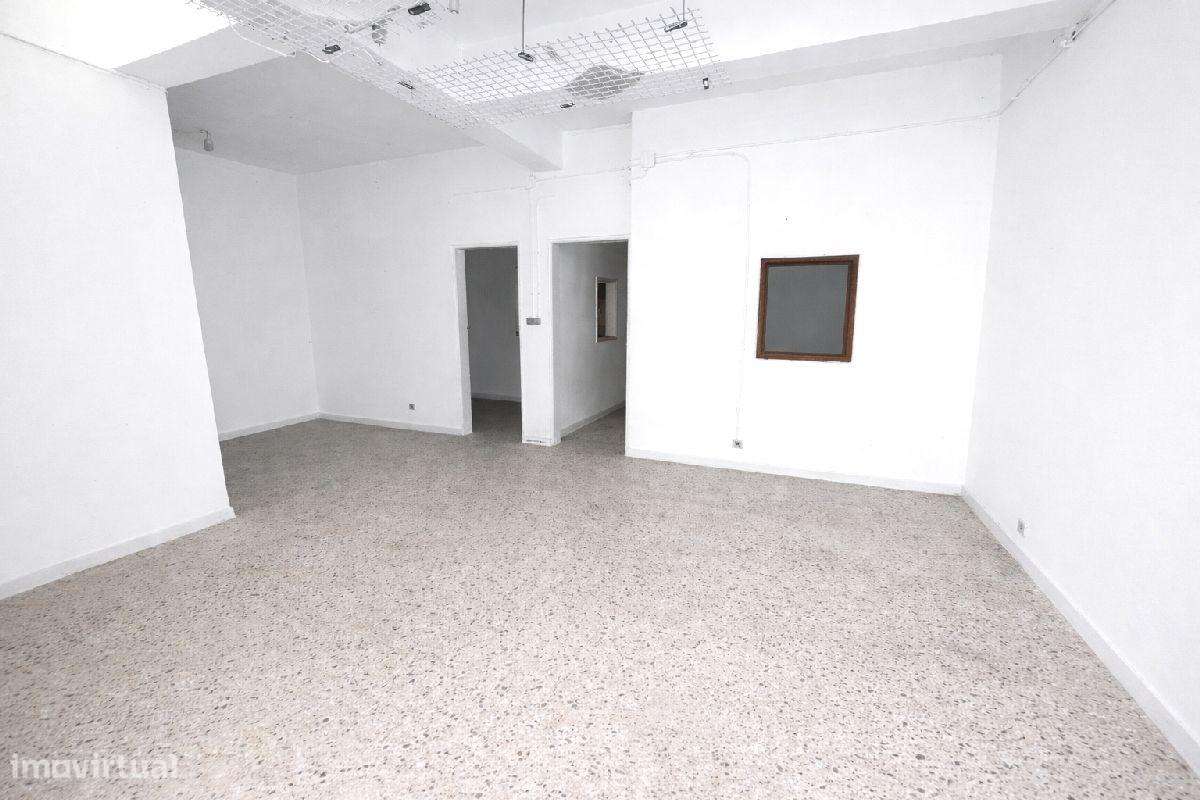 Versatilidade e Rentabilidade: 101 m2 para Negócio ou Serviços-12