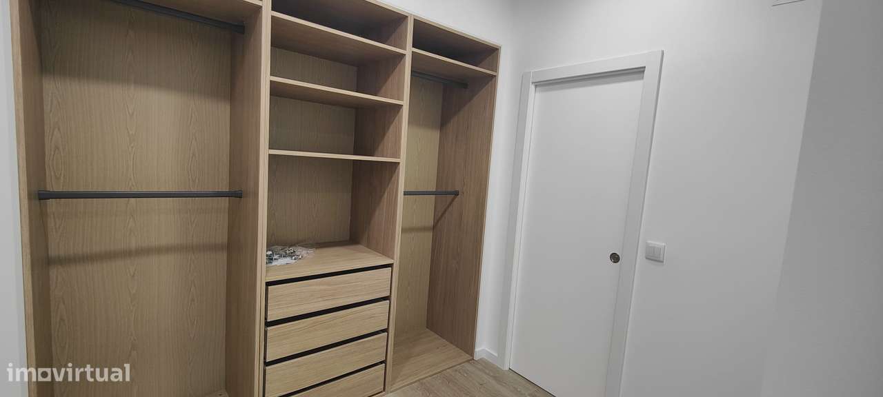 T-2 TOTALMENTE RENOVADO E EQUIPADO COM SUÍTE E CLOSET - RESERVADO --18