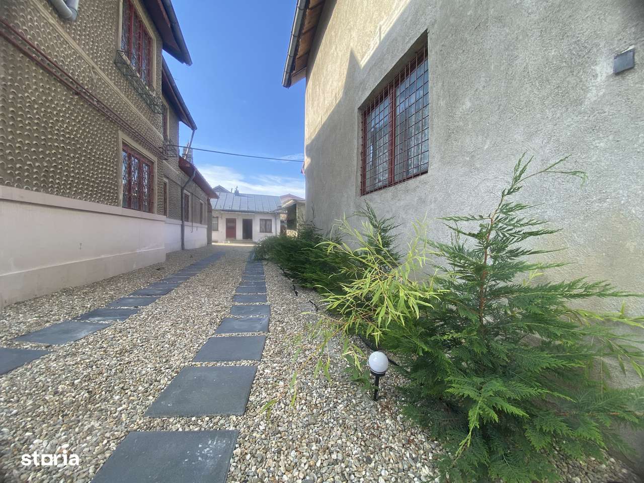 Vanzare casă cu potențial rezidențial și comercial în Pucioasa -441 mp-2