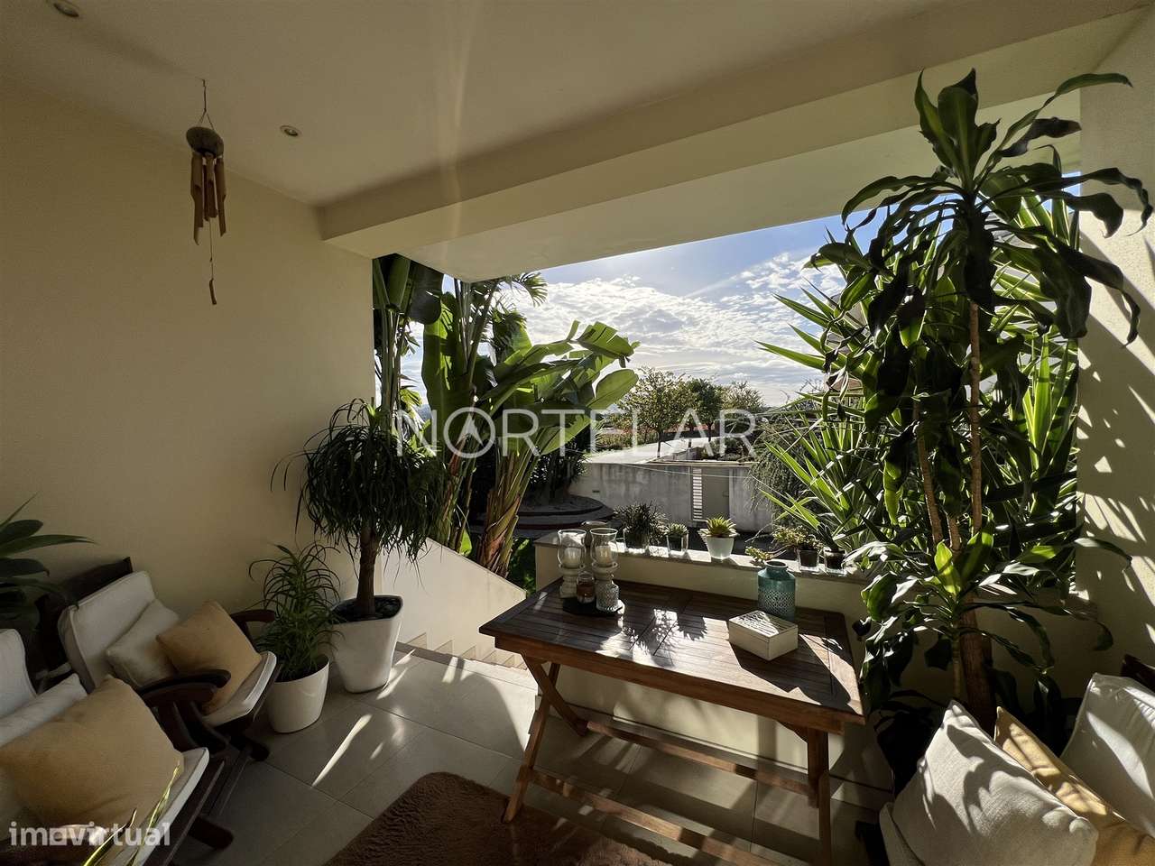 Moradia T3 com jardim e 3 frentes em Famalicão-11