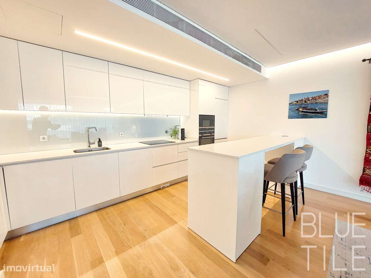 Apartamento T3 – último piso, garagem fechada, primeira linha de praia-12