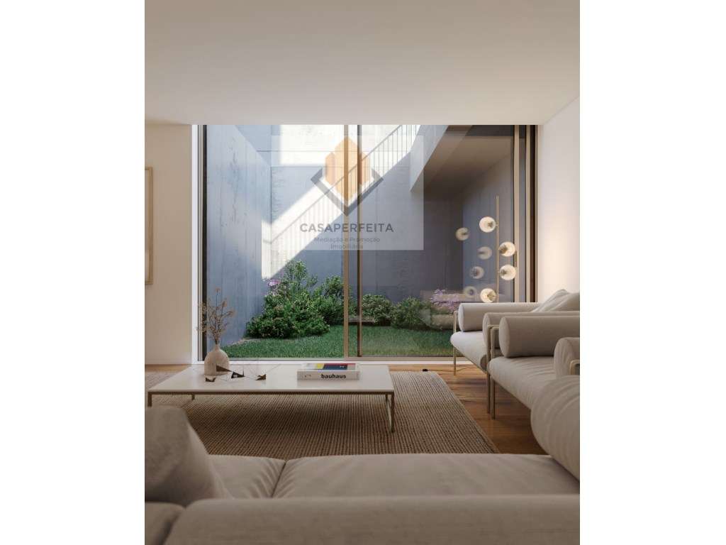 Moradias V3 Novas De Luxo com Jardim, Terraço e Varandas - Arcozelo-8