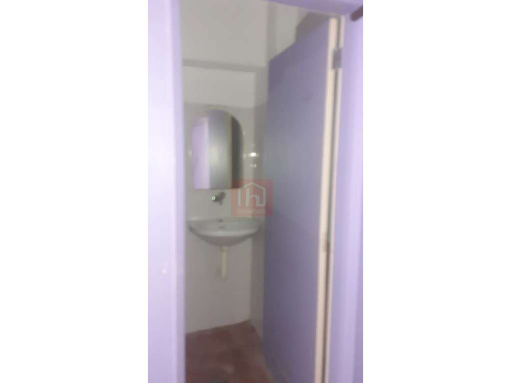 Loja de comercio no centro histórico de Alcochete - Grande imagem: 4/11