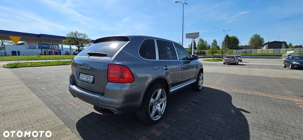 Porsche Cayenne Turbo - 5