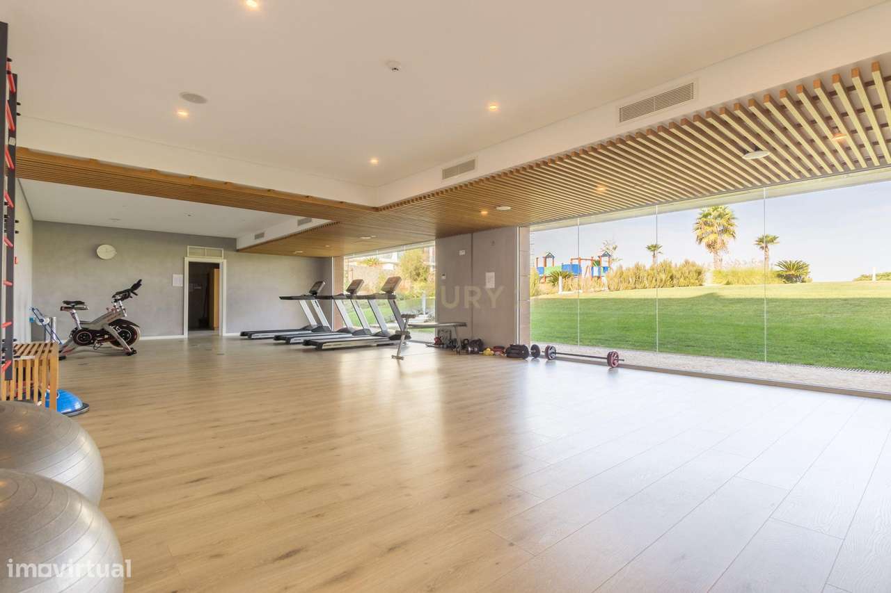 T4 em Condomínio Fechado com Vista Rio - Alcochete-15